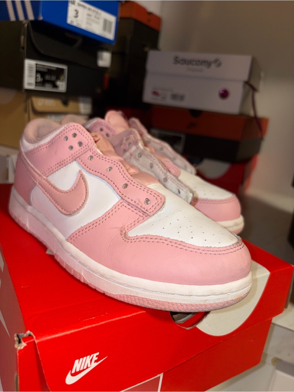 Nike Kids Low-Top Sneakers in Pink and White